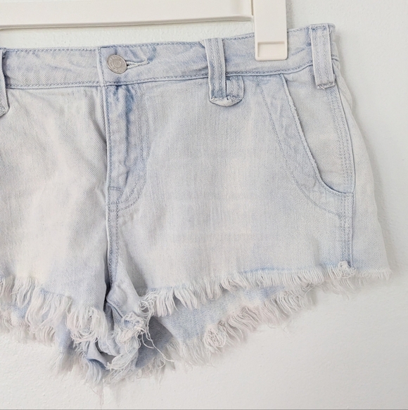 Anthropologie Pilcro Shortie Shorts Frayed Hem Light Wash Low Rise Distressed 27 - Picture 2 of 10
